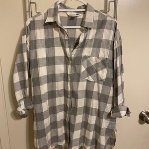 Women’s Old Navy Gray and White Boyfriend Shirt